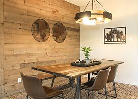 Prestige Hudson Bay Lodge & Conference Centre, WorldHotels Crafted Col