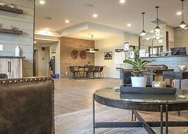 Prestige Hudson Bay Lodge & Conference Centre, WorldHotels Crafted Col