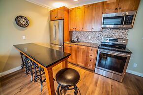 Prestige Hudson Bay Lodge & Conference Centre, WorldHotels Crafted Col