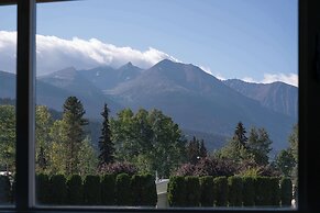 Prestige Hudson Bay Lodge & Conference Centre, WorldHotels Crafted Col