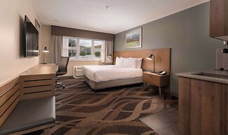 Prestige Hudson Bay Lodge & Conference Centre, WorldHotels Crafted Col