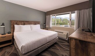 Prestige Hudson Bay Lodge & Conference Centre, WorldHotels Crafted Col