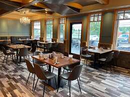 Prestige Hudson Bay Lodge & Conference Centre, WorldHotels Crafted Col