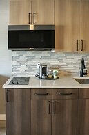 Prestige Hudson Bay Lodge & Conference Centre, WorldHotels Crafted Col