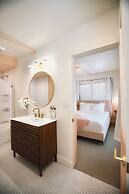 Peninsula Bed & Cocktails