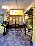 Peninsula Bed & Cocktails