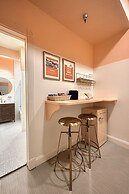 Peninsula Bed & Cocktails