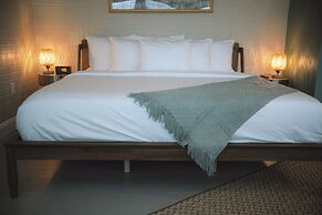 Peninsula Bed & Cocktails