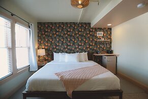 Peninsula Bed & Cocktails