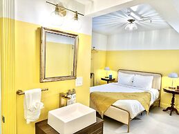 Peninsula Bed & Cocktails