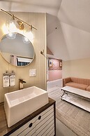 Peninsula Bed & Cocktails