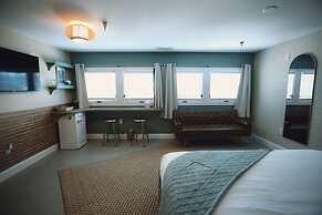 Peninsula Bed & Cocktails