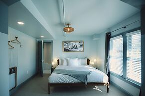 Peninsula Bed & Cocktails