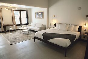 Peninsula Bed & Cocktails