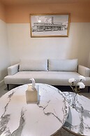 Peninsula Bed & Cocktails