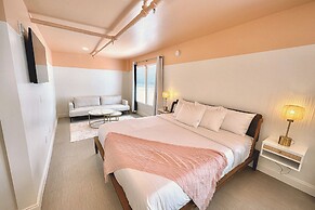 Peninsula Bed & Cocktails