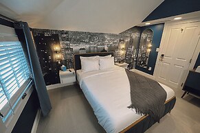 Peninsula Bed & Cocktails