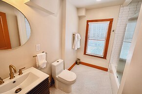 Peninsula Bed & Cocktails