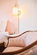 Peninsula Bed & Cocktails