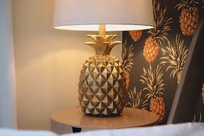 Peninsula Bed & Cocktails