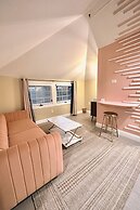 Peninsula Bed & Cocktails