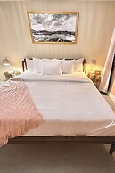 Peninsula Bed & Cocktails