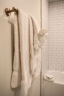 Peninsula Bed & Cocktails