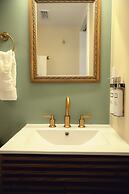 Peninsula Bed & Cocktails