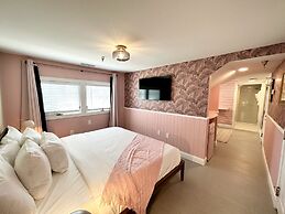 Peninsula Bed & Cocktails