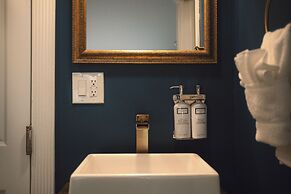 Peninsula Bed & Cocktails