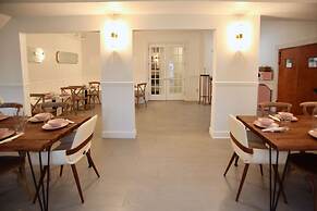 Peninsula Bed & Cocktails