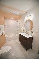 Peninsula Bed & Cocktails