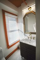 Peninsula Bed & Cocktails