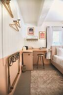 Peninsula Bed & Cocktails