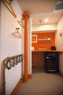 Peninsula Bed & Cocktails