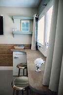 Peninsula Bed & Cocktails