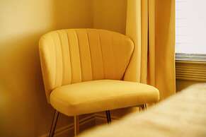 Peninsula Bed & Cocktails