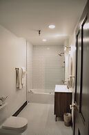 Peninsula Bed & Cocktails