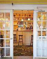 Peninsula Bed & Cocktails