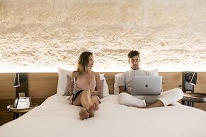 Puro Oasis Urban Hotel