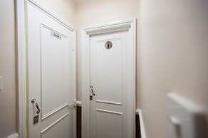 Marble Arch Inn Hotel