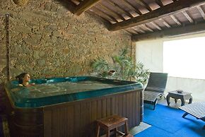 Antico Casale di Montegualandro & Spa