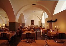 Antico Casale di Montegualandro & Spa