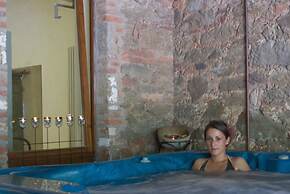 Antico Casale di Montegualandro & Spa