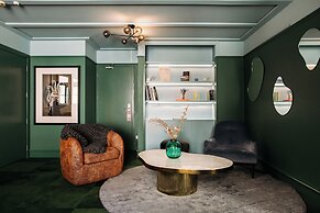 The Central Private Hotel by Naumi Hotels