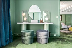 The Central Private Hotel by Naumi Hotels