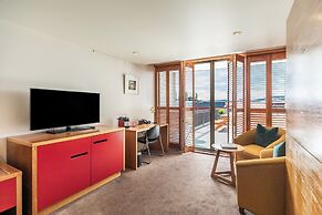 The Henry Jones Art Hotel