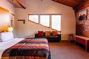 The Henry Jones Art Hotel