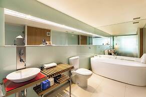 The Henry Jones Art Hotel