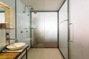 The Henry Jones Art Hotel